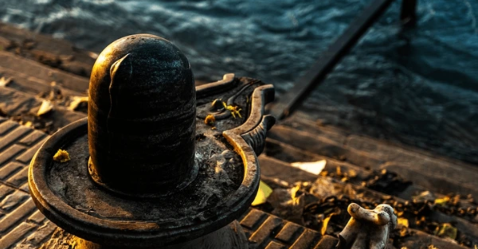 holy-shivling-on-ganges-ghat
