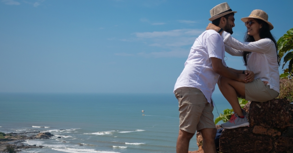 Beautiful,Young,Lovely,Attractive,Tourist,Couple,Looking,Each,Other,,Embracing,