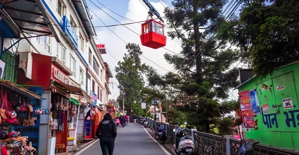mussoorie-street-scene-cable-car