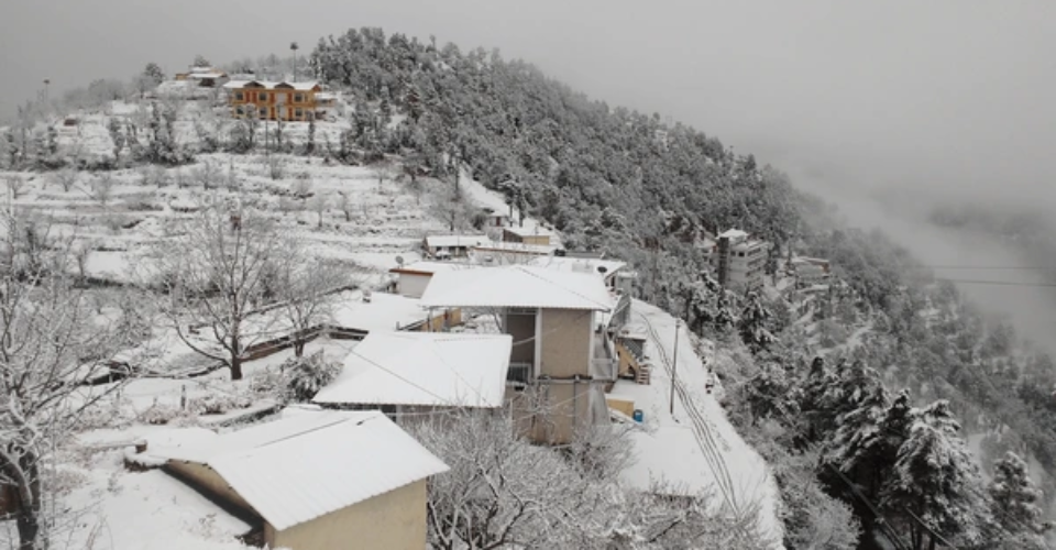snow-dhanaulti-village
