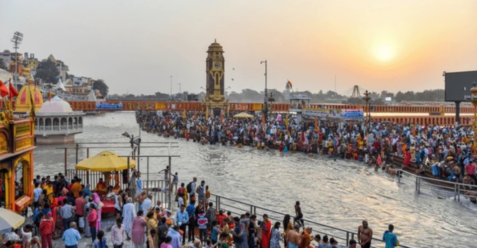 spiritual-crowd-haridwar-india