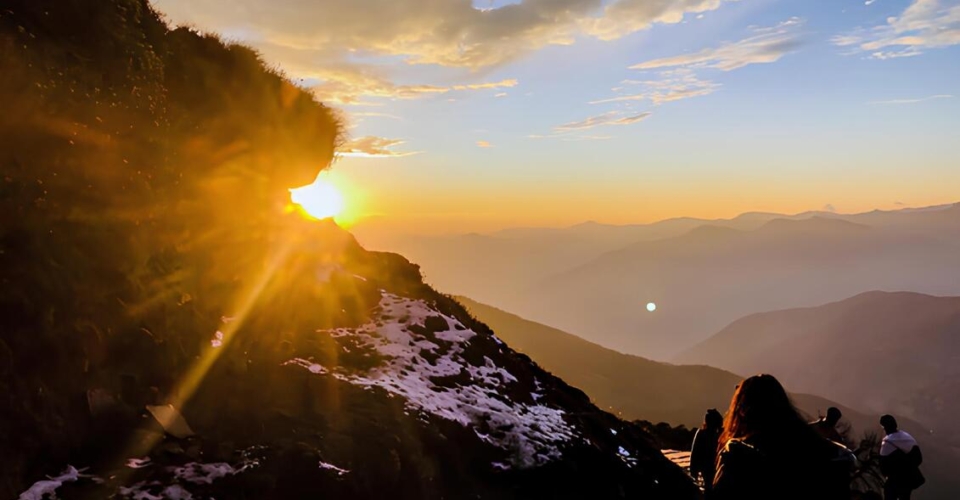 chopta-tungnath-sunrise-himalayas