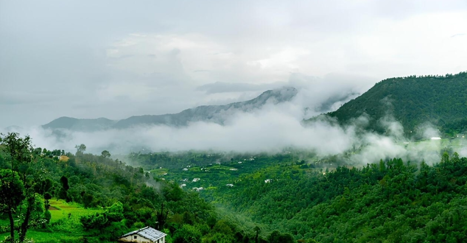 clouds-floating-over-mountain-range-seen