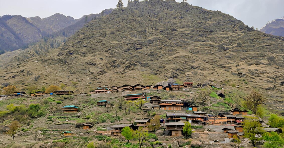 har-ki-dun-himalayan-village-slope