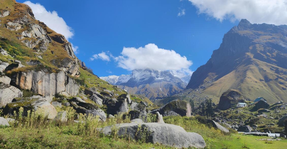 har-ki-dun-rocky-valley-view