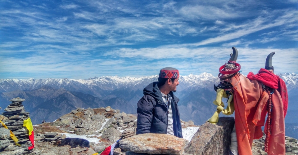 kedarkantha-prayer-flags-hiker