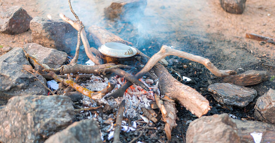 munsyari-camping-campfire-cooking-outdoors