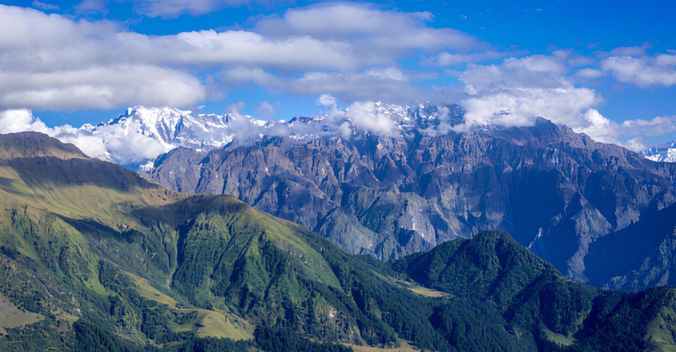 munsyari-panchachuli-peaks-himalayan-range-clouds