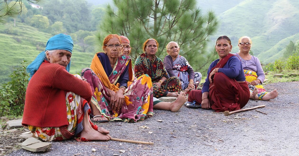 munsyari-uttarakhand-elderly-women-local-culture
