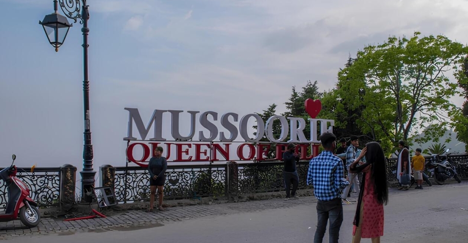 mussoorie-queen-of-hills-sign-mall-road