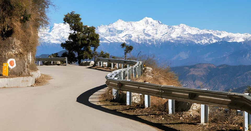 mussoorie-road-himalayan-snow-peaks-view