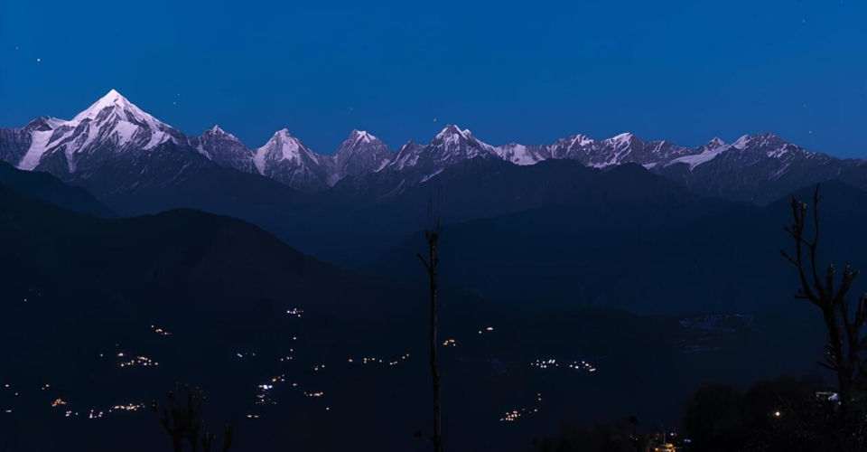 night-view-panchachulli-munsyari-uttarakhand-india-600nw-1053673880