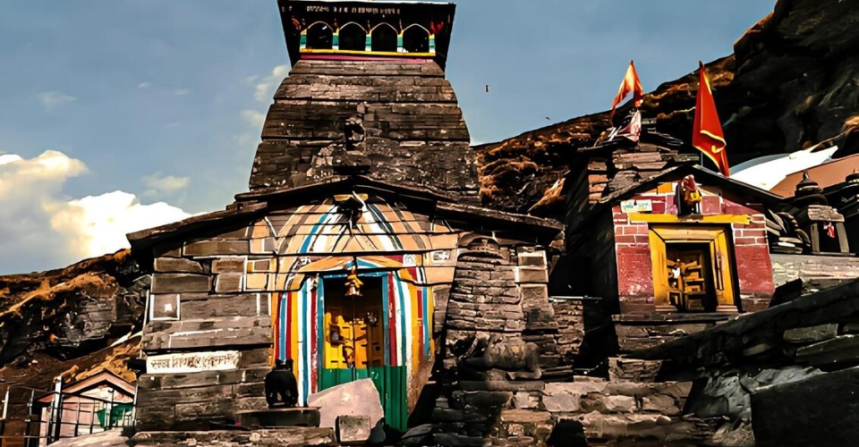 tungnath-shiva-temple-colorful-entrance